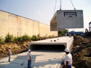 Shallow detention chamber